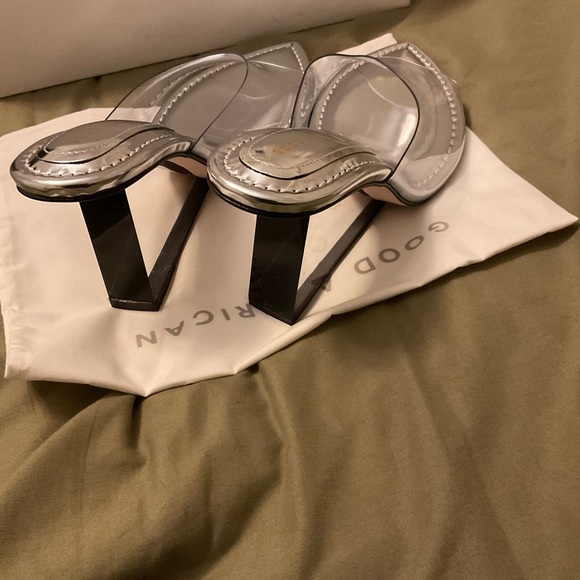 Good American Cinderella clear wedge sandal
Size 6 - Picture 4 of 8